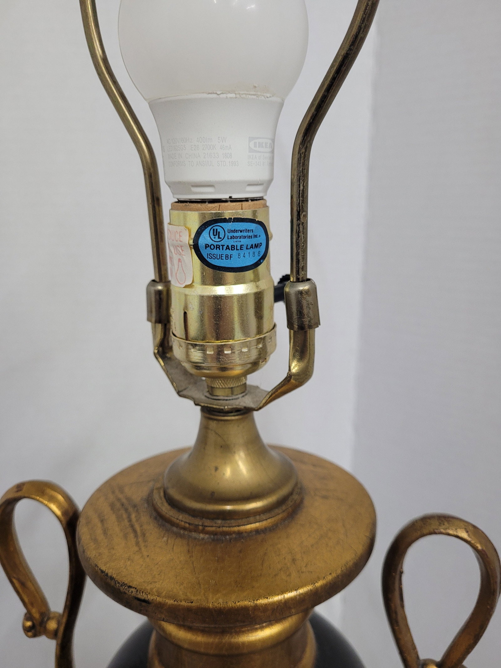 Neoclassical Black Gold Gilt Table Lamps Pair Hollywood Regency Urn Trophy Style - 5