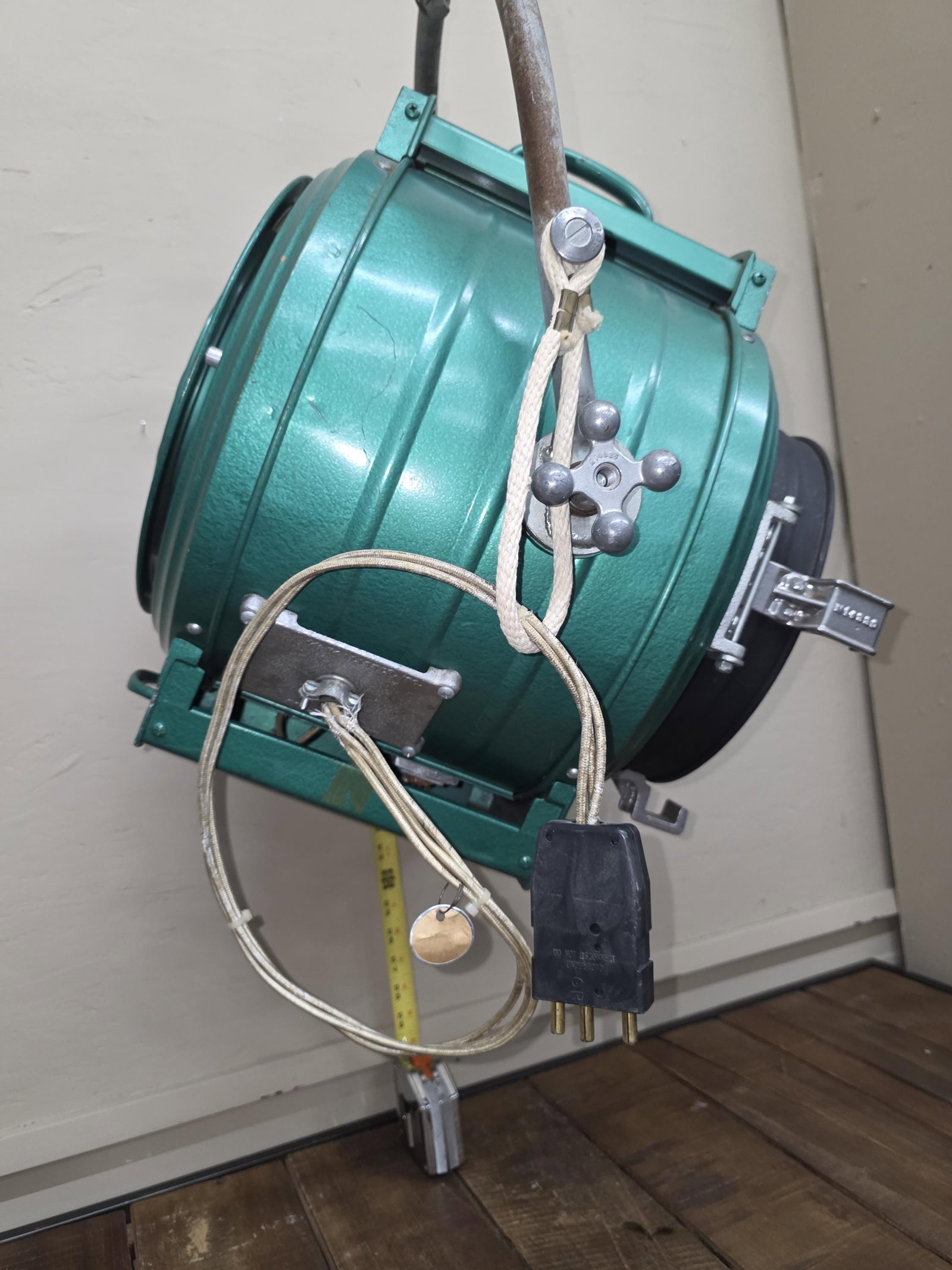 Bardwell & McAlister Junior Spotlight, 1950s Hollywood Studio Stage Light - 3