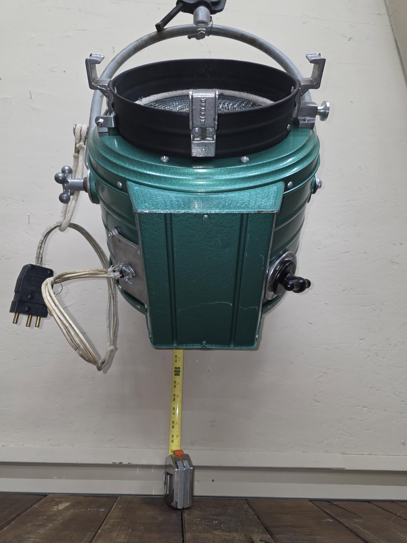 Bardwell & McAlister Junior Spotlight, 1950s Hollywood Studio Stage Light - 7