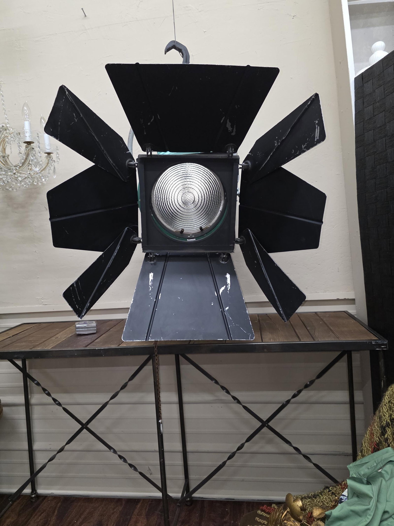Bardwell & McAlister Junior Spotlight, 1950s Hollywood Studio Stage Light, w Barn Doors (1 of 17)