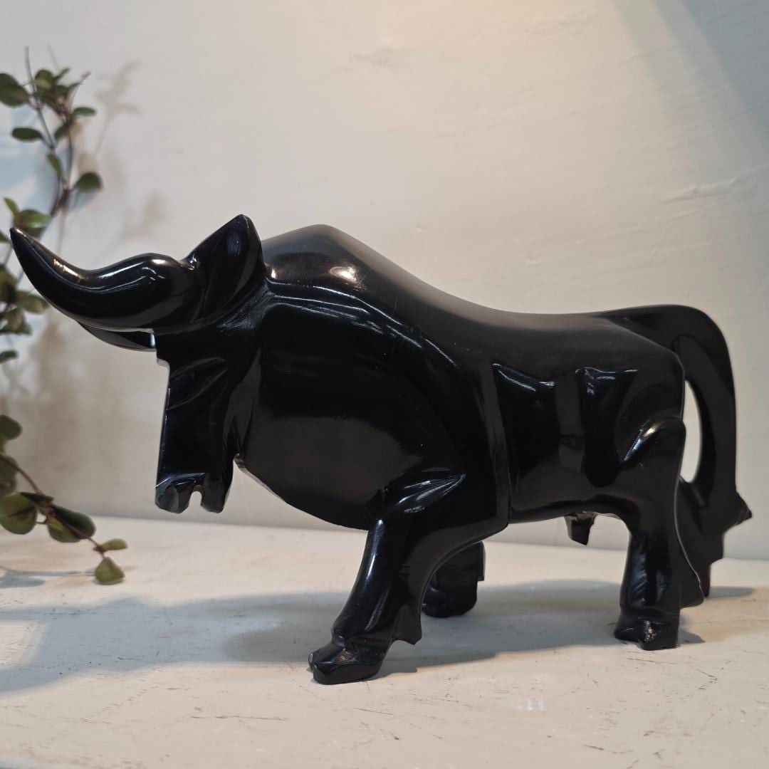 Vintage Hand-Carved Black Stone Bull Sculpture, Mid-Century Modern Decor - 3