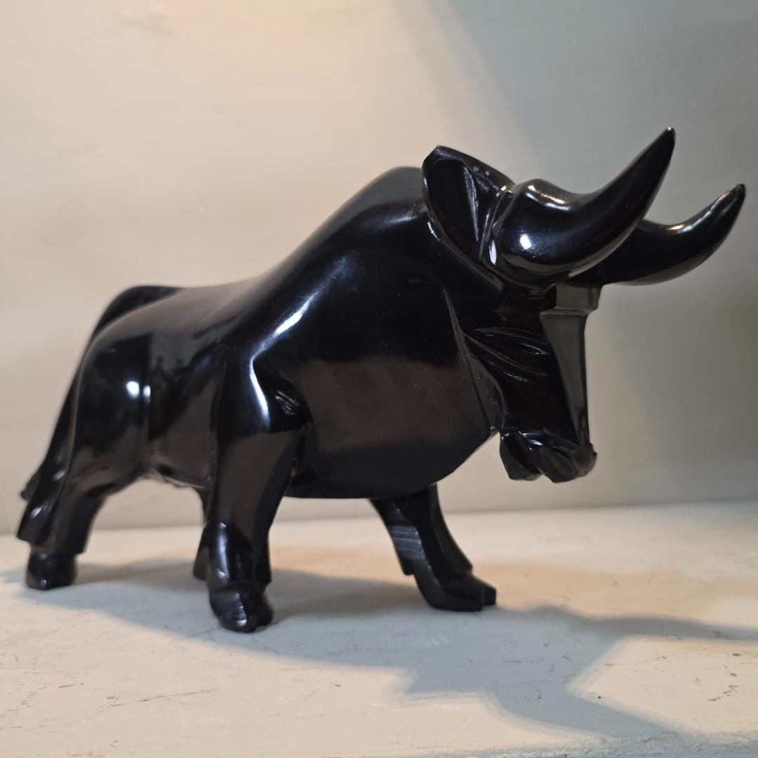 Vintage Hand-Carved Black Stone Bull Sculpture, Mid-Century Modern Decor - 7
