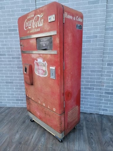 Vintage Coca-Cola Vendo 83 Pop Bottles Soda Machine - 4