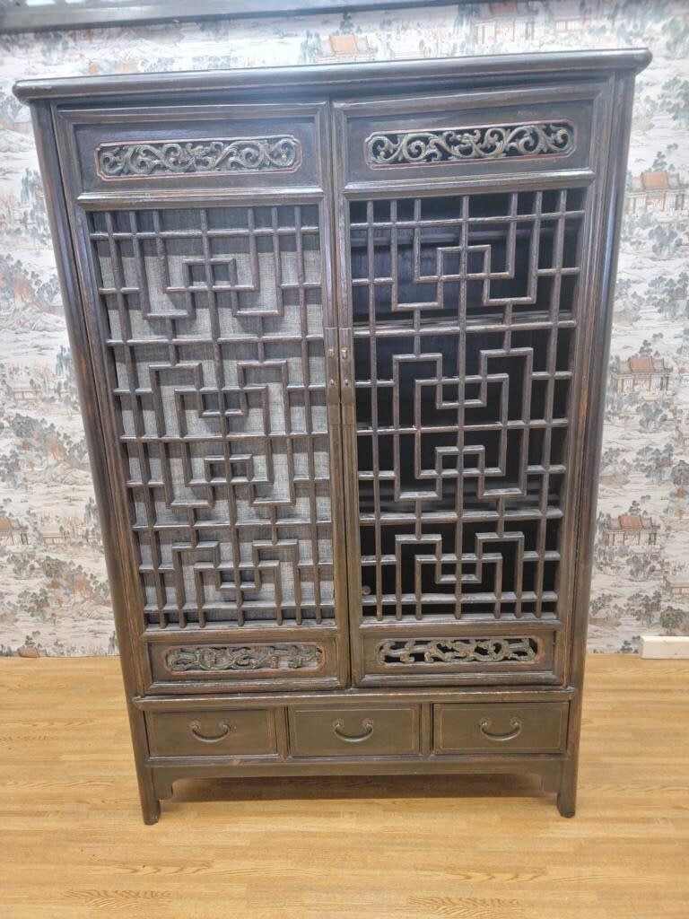 Antique Shanxi Elm Cabinet with Lattice Carvings - 2