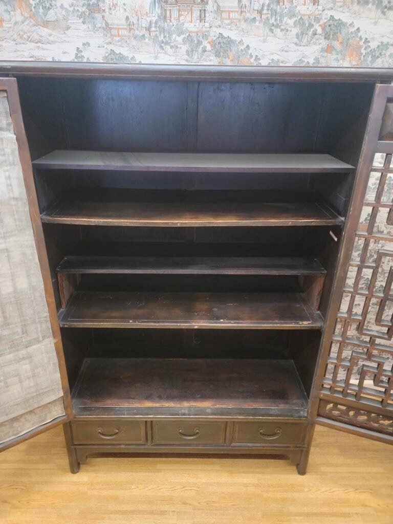 Antique Shanxi Elm Cabinet with Lattice Carvings - 7