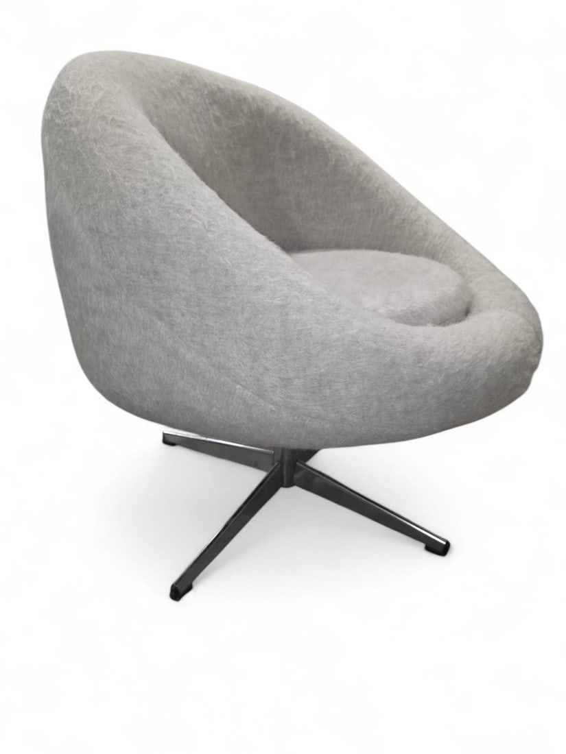 MCM Swivel Retro Tub Chair Newly Reupholstered - 6