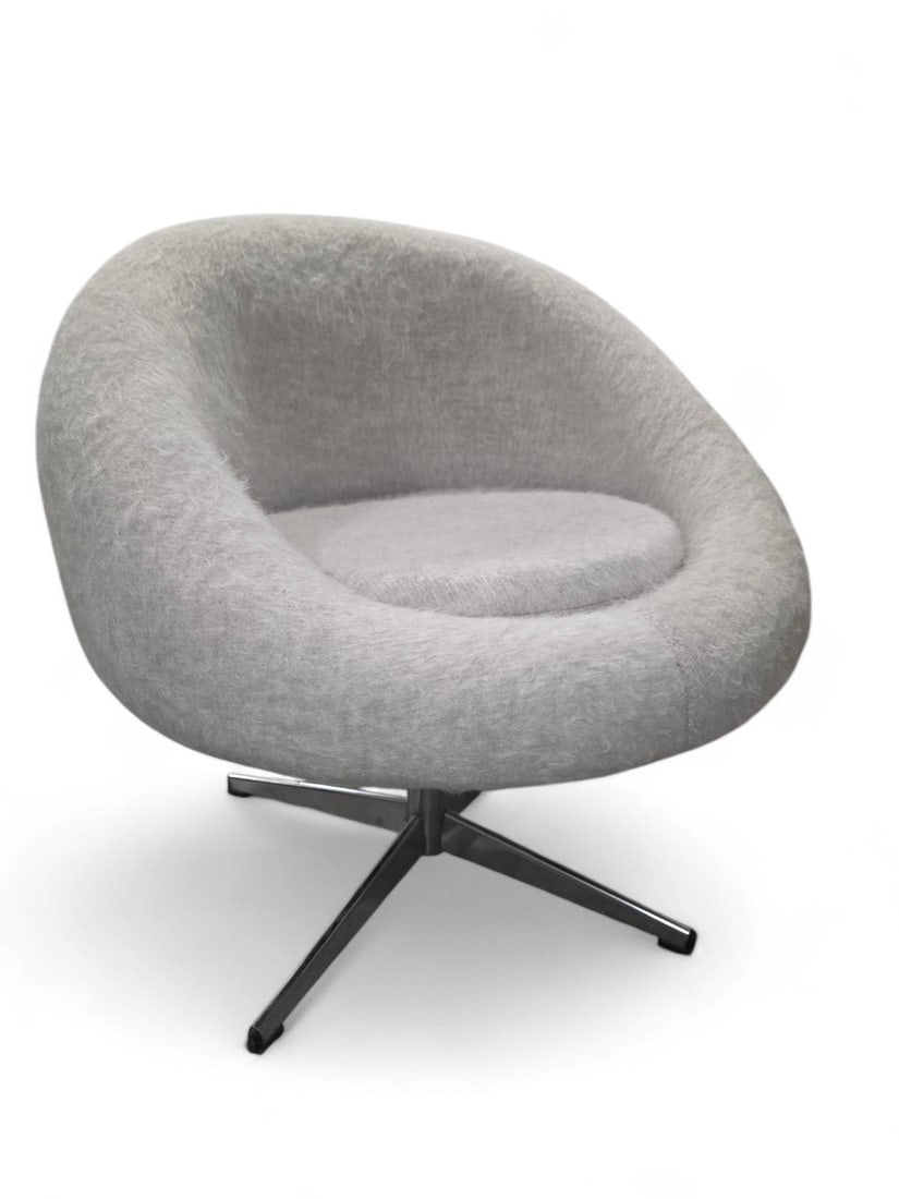 MCM Swivel Retro Tub Chair Newly Reupholstered - 7