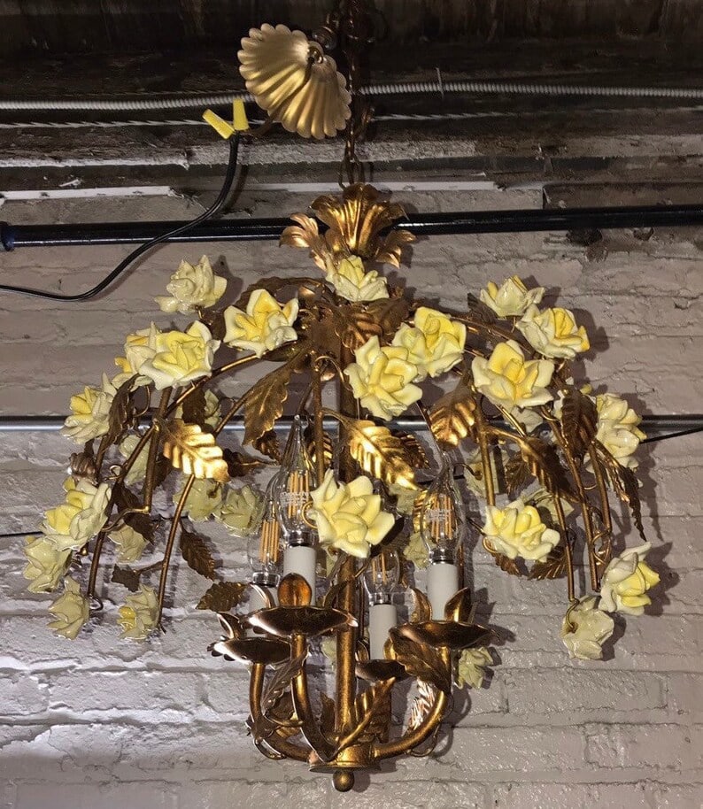 Hollywood Regency Italian Gold Gilt Yellow Porcelain Roses Chandelier: Hollywood Regency Italian Gold Gilt Tole Yellow Porcelain Roses Chandelier Circa Mid 20th Century Dimentions: H 19" D 18" CONCONDITION: Please be aware that all items are used/vintage/antique and have