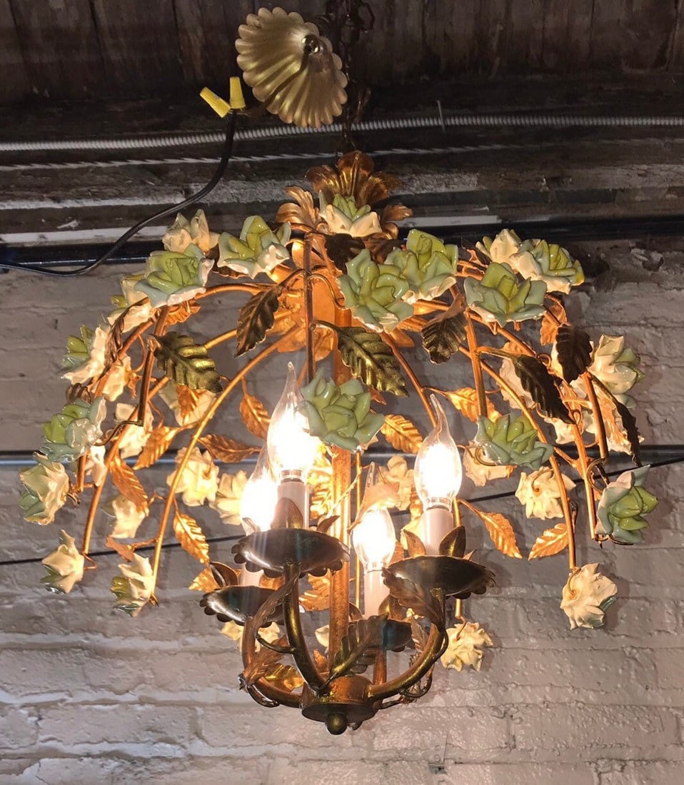 Hollywood Regency Italian Gold Gilt Yellow Porcelain Roses Chandelier - 4