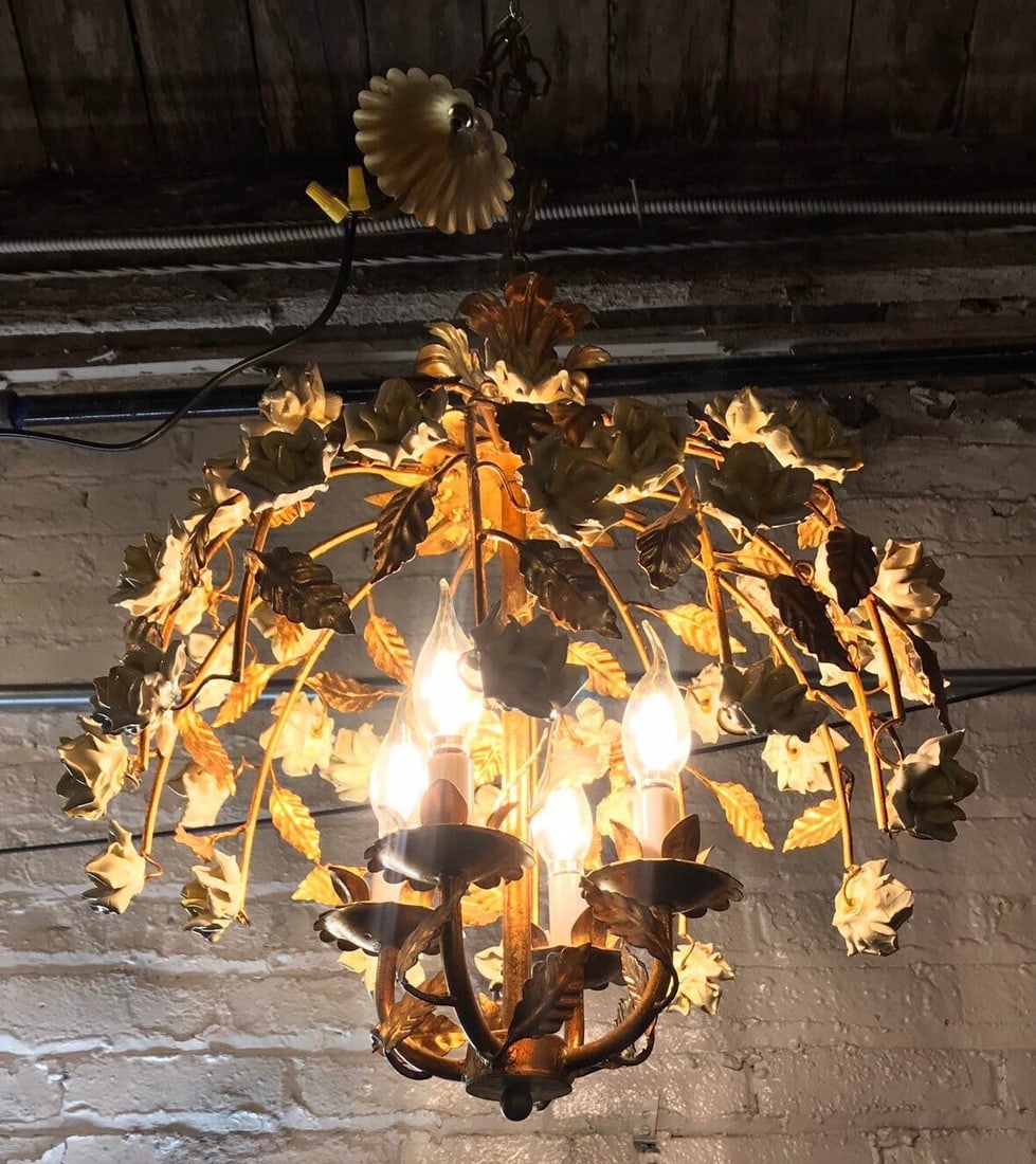 Hollywood Regency Italian Gold Gilt Yellow Porcelain Roses Chandelier - 6