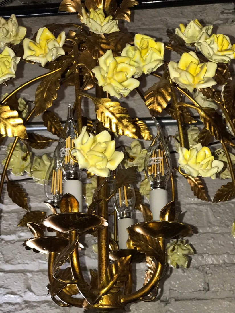Hollywood Regency Italian Gold Gilt Yellow Porcelain Roses Chandelier - 8