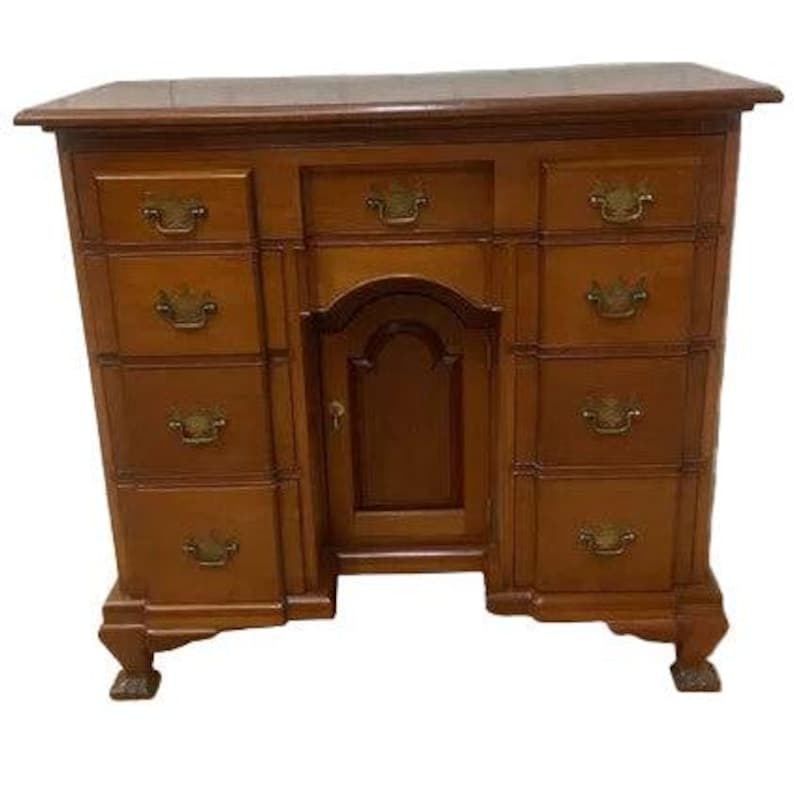 Antique George III Style Kneehole Dressing Desk: Antique George III Stye Mahogany Kneehole Dressing Desk Beautifully Crafted George III Mahogany Kneehole Desk. This desk features a molded edge top above a long 3-handle drawer and an arrangement of