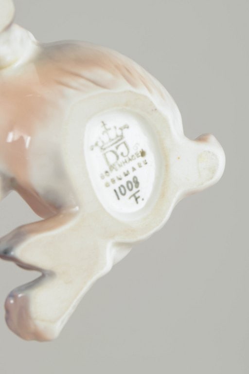 Dahl Jensen, Denmark. Porcelain dog figurine in muted tones with brown-grey accents. Approx. 1930s. - 4