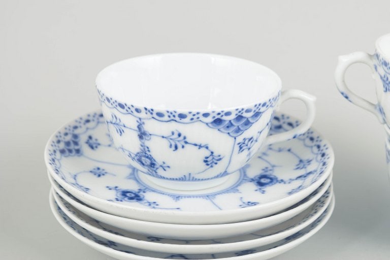Royal Copenhagen, Denmark. Blue Fluted Half Lace porcelain coffee cups with saucers in underglaze - 3