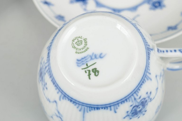 Royal Copenhagen, Denmark. Blue Fluted Plain porcelain breakfast cups with saucers in underglaze - 4