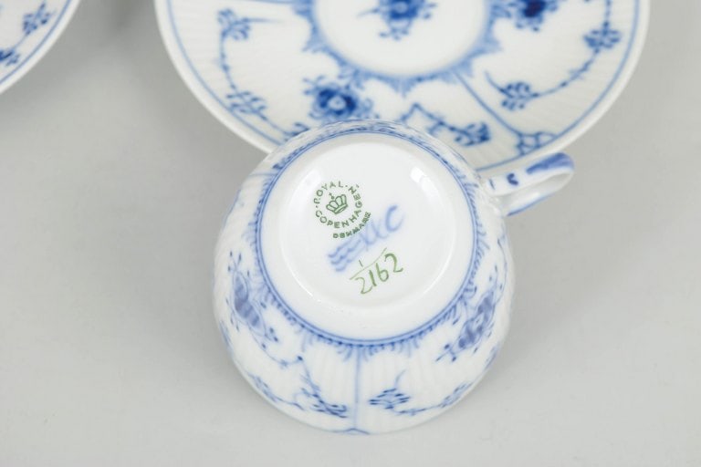 Royal Copenhagen, Denmark. Blue Fluted Plain two porcelain coffee cups with saucers in underglaze - 4