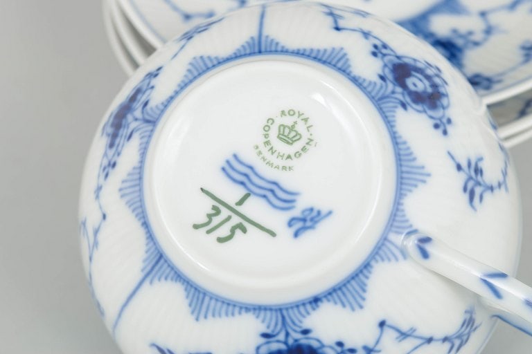 Royal Copenhagen, Denmark. Blue Fluted Plain, set of three porcelain tea cups with saucers in - 4