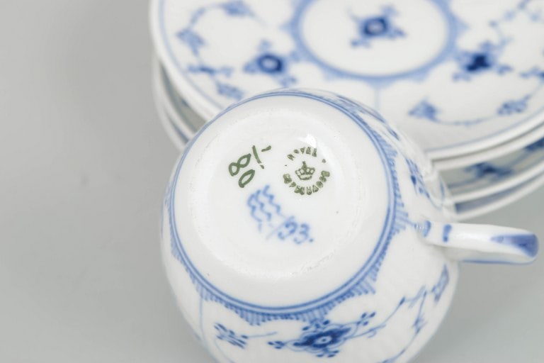 Royal Copenhagen, Denmark. Blue Fluted Plain, set of four porcelain coffee cups with saucers in - 4