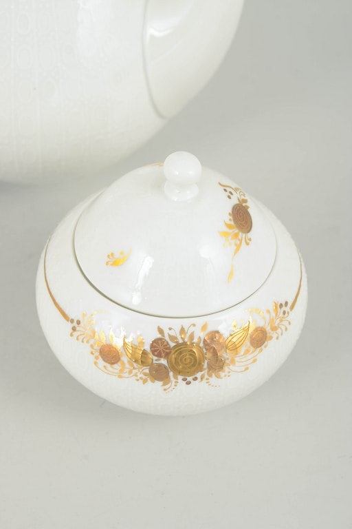 Bjørn Wiinblad for Rosenthal, Germany. Porcelain coffee set with coffee pot, creamer and sugar - 3