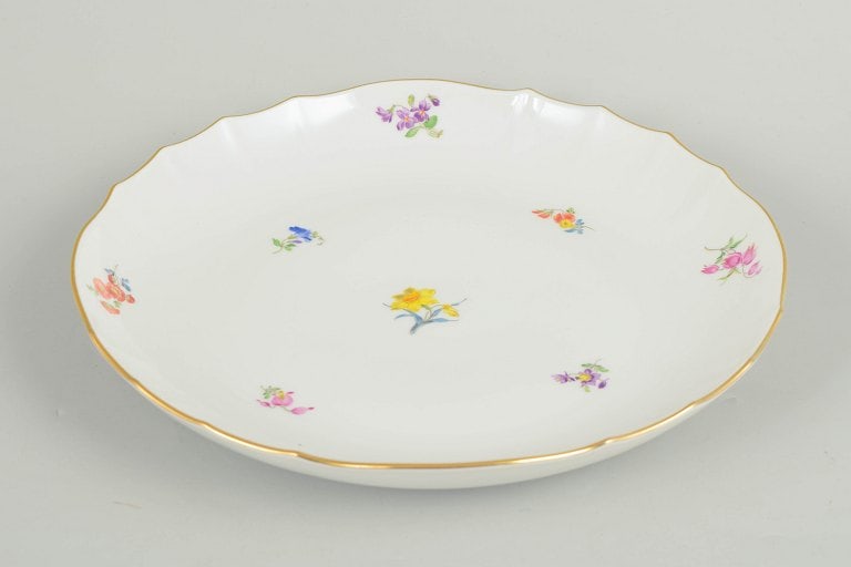 Meissen, Germany. Large porcelain dish with polychrome flower decoration. Mid-20th century. - 2