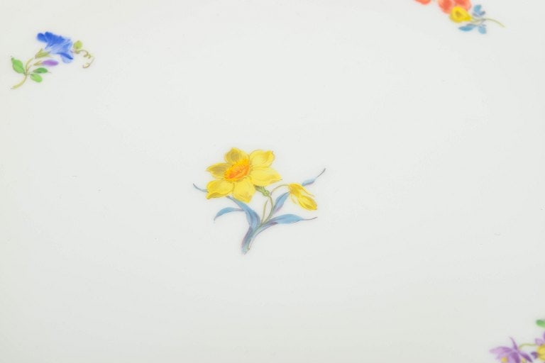Meissen, Germany. Large porcelain dish with polychrome flower decoration. Mid-20th century. - 3