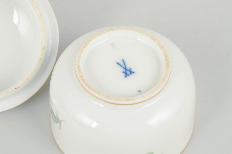 Meissen, Germany. Lidded sugar bowl with polychrome flower decoration. Mid-20th century. - 4