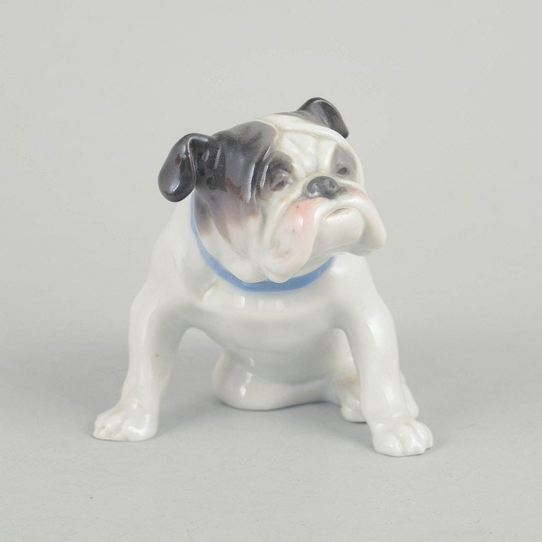 Europe. Porcelain figurine, French bulldog in grey, white and pink tones. Approx. 1940s.: European porcelain figurine, French bulldog. Naturalistically modelled porcelain figure of a French bulldog with hand-painted details in grey, white and pink tones. Origin: Europe. Material: Porcelain