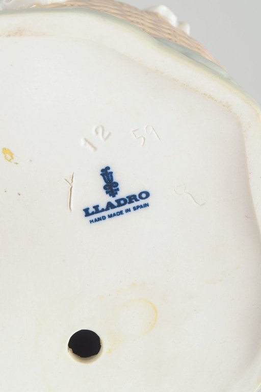 Lladró,, Spain. Porcelain figurine of a seated girl with doll in pastel tones. Approx. 1980s. - 4