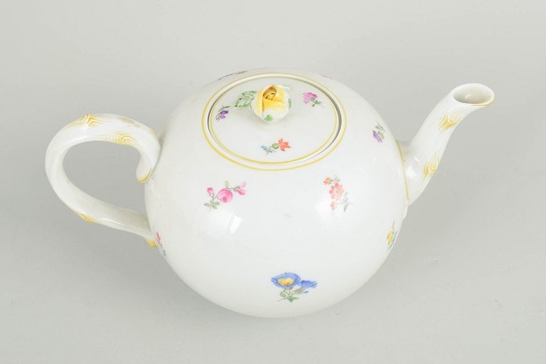 Meissen, Germany. Porcelain teapot with polychrome flower decoration. Mid-20th century. - 2