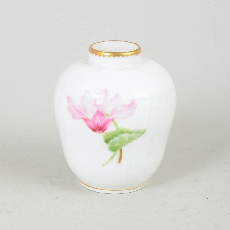 Royal Copenhagen, Denmark. Saxon flower, porcelain vase with gilded rim. Circa 1900. - 2