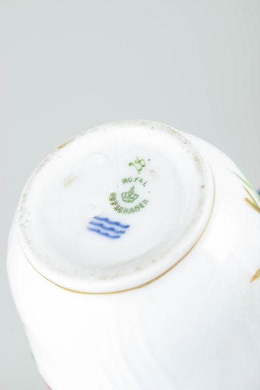Royal Copenhagen, Denmark. Saxon flower, porcelain vase with gilded rim. Circa 1900. - 4