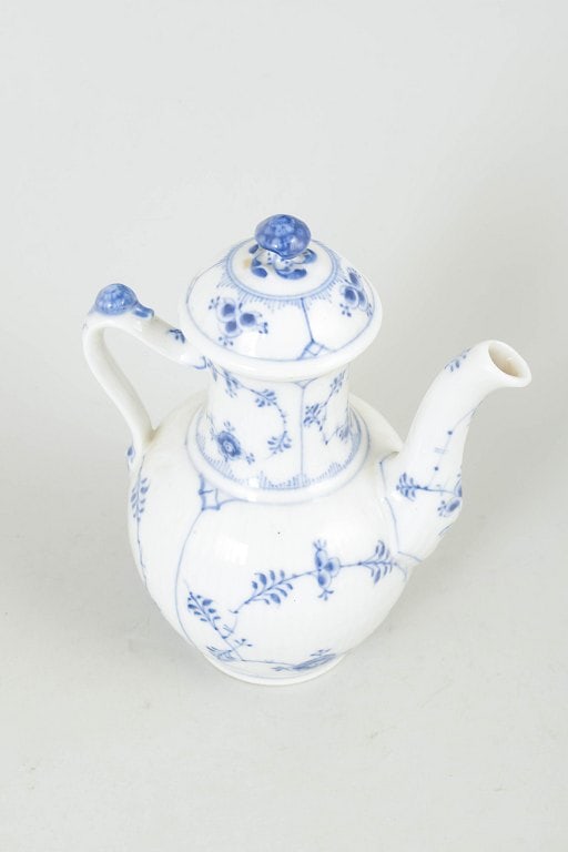 Royal Copenhagen, Denmark. Blue Fluted Plain, porcelain espresso pot. Approx. 1920s. - 2