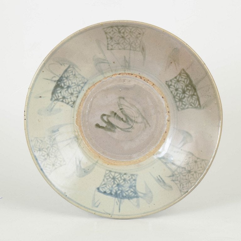 China. Large porcelain dish with underglaze blue decoration. Qing dynasty. (1 of 4)