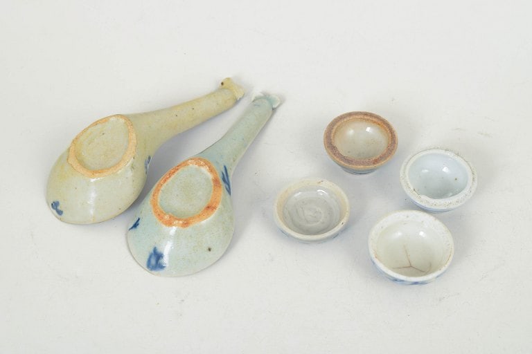 China. Two spoons and two miniature lidded bowls with blue underglaze decoration in porcelain. Qing - 4