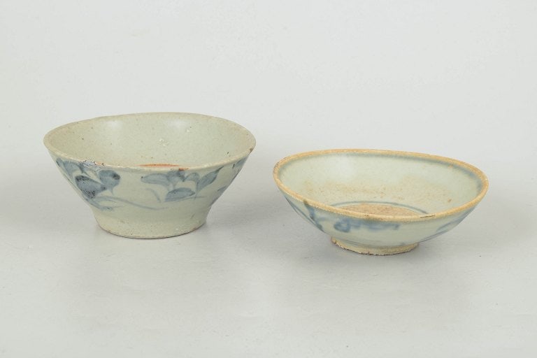 China. Two porcelain bowls with blue underglaze decoration. 18th century. (1 of 4)