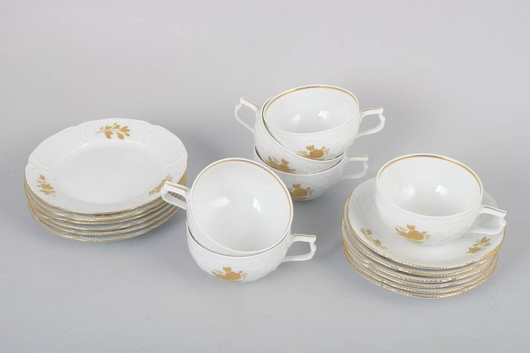 Rosenthal, Germany. Classic Rose set of six porcelain teacups with matching saucers and six cake - 2