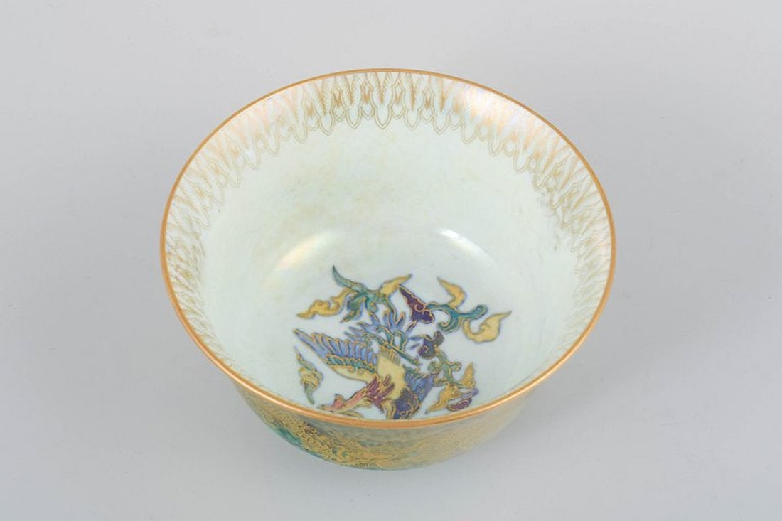 Daisy Makeig-Jones for Wedgwood, England. Bowl in 'Lustre Ware' with green glaze, decorated with a - 2