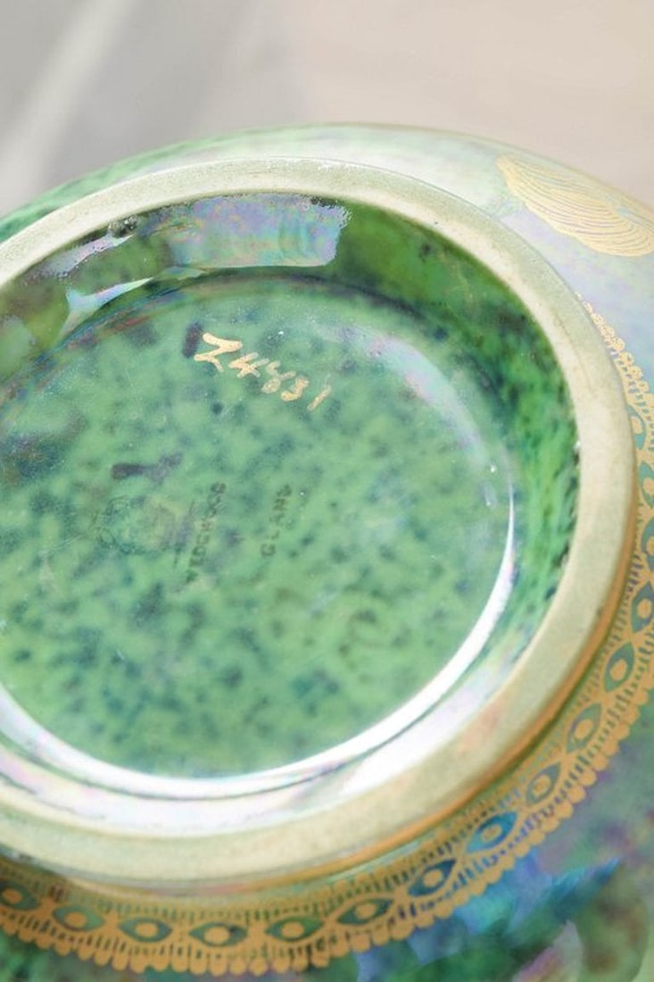 Daisy Makeig-Jones for Wedgwood, England. Bowl in 'Lustre Ware' with green glaze, decorated with a - 4