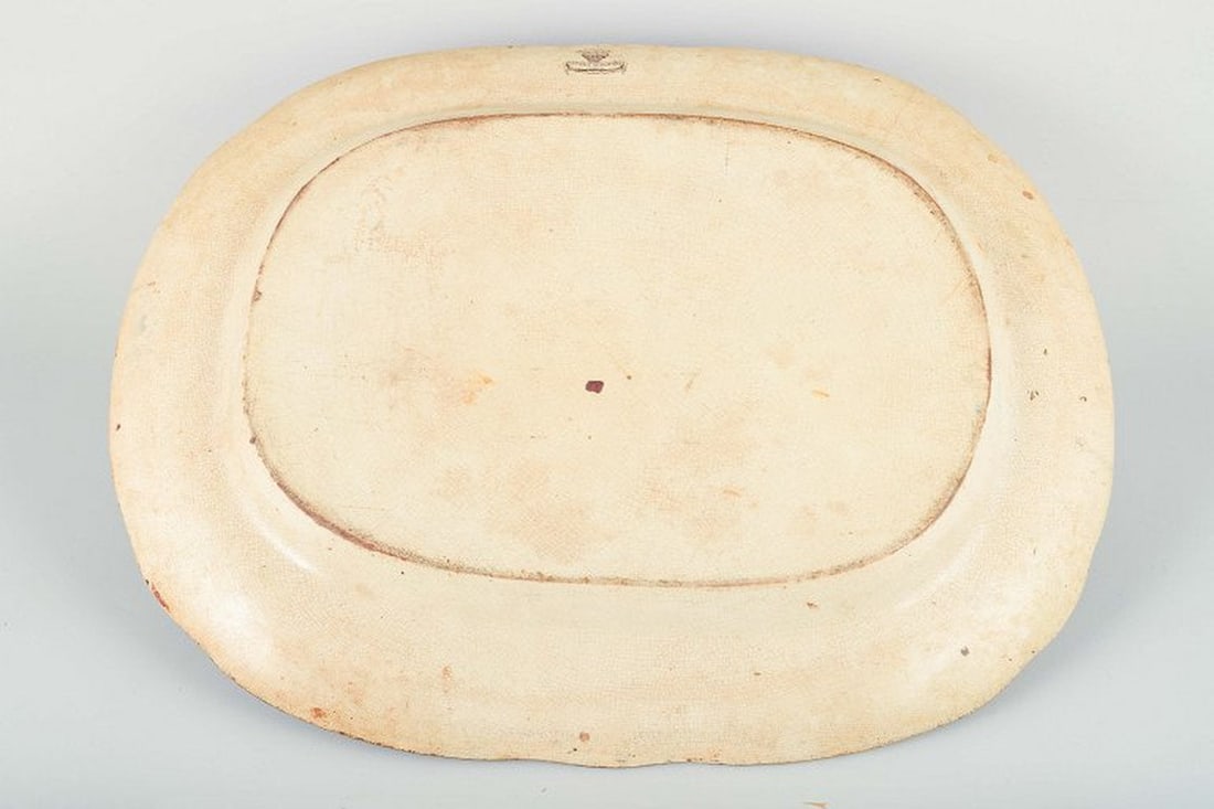 Mason's, England. Large oval dish in faience executed in classic Patent Ironstone China. 19th - 6
