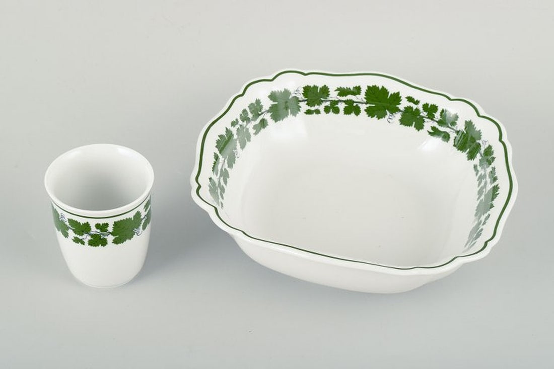 Meissen, Germany. Small Green Vine-Leaf Pattern porcelain vase and bowl. 20th century. - 2
