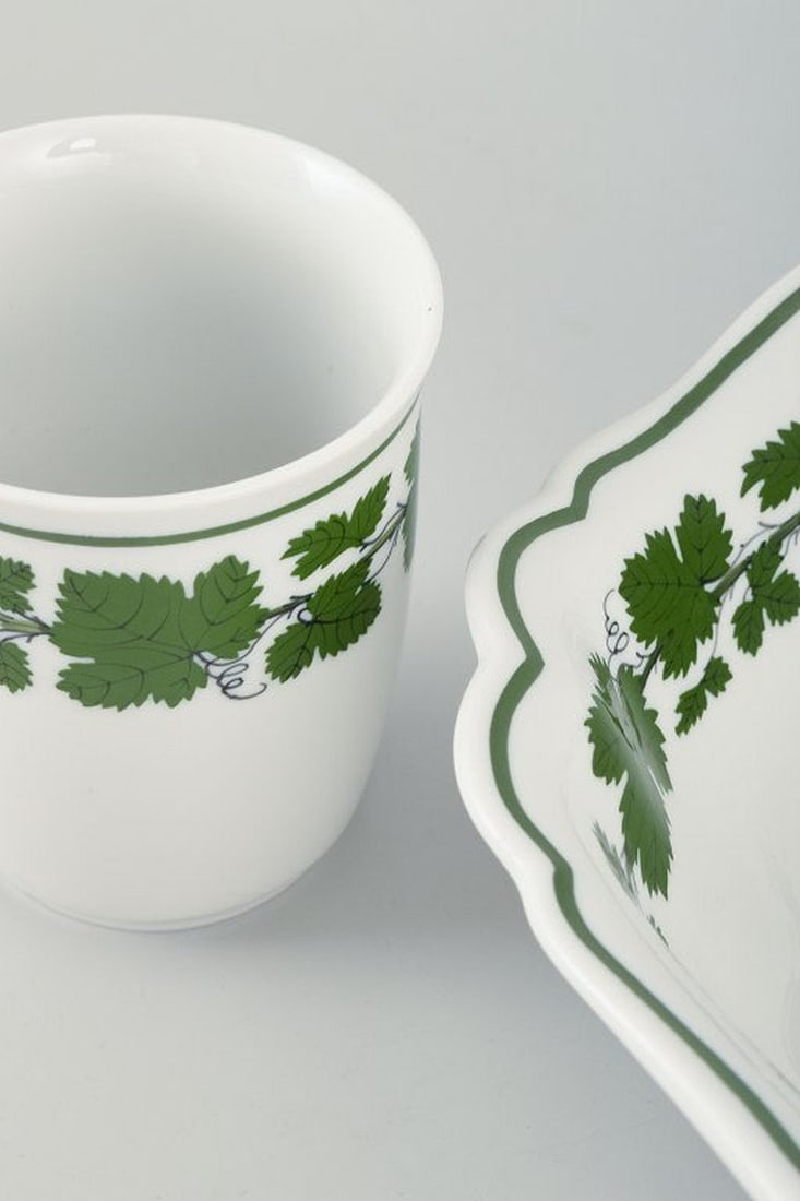 Meissen, Germany. Small Green Vine-Leaf Pattern porcelain vase and bowl. 20th century. - 3