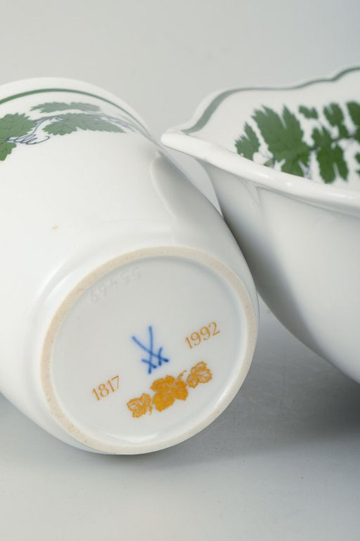 Meissen, Germany. Small Green Vine-Leaf Pattern porcelain vase and bowl. 20th century. - 4