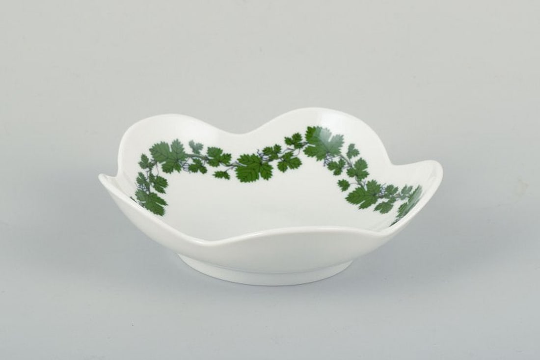 Meissen, Germany. Green Vine-Leaf Pattern porcelain bowl. 1992. (1 of 4)
