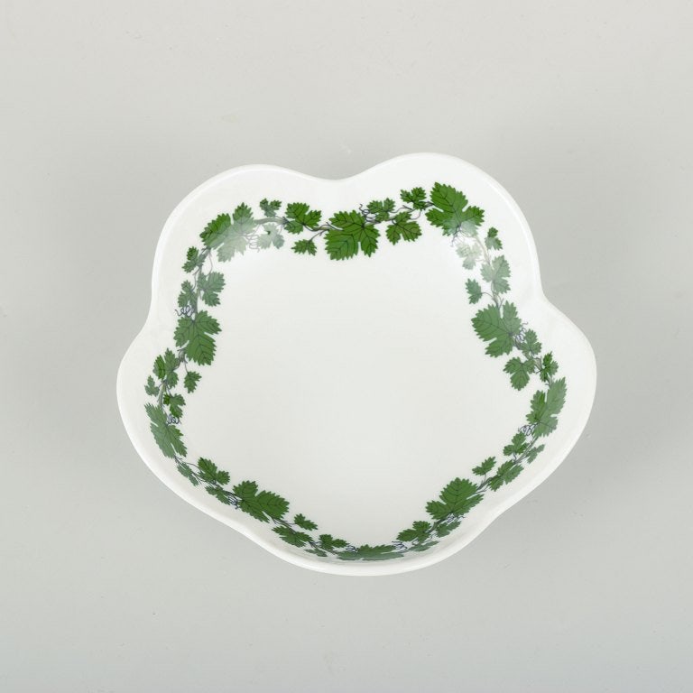 Meissen, Germany. Green Vine-Leaf Pattern porcelain bowl. 1992. - 2