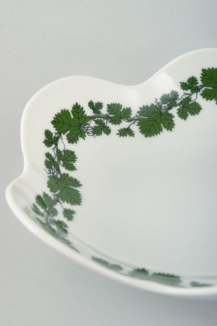 Meissen, Germany. Green Vine-Leaf Pattern porcelain bowl. 1992. - 3