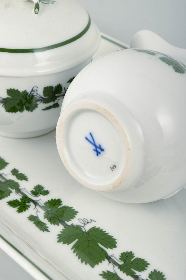 Meissen, Germany. Green Vine-Leaf Pattern porcelain tray with cream jug and sugar bowl. 20th - 4