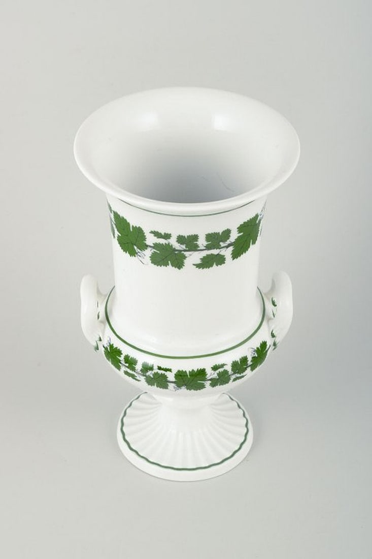 Meissen, Germany. Green Vine-Leaf Pattern porcelain vase on foot. 1992. - 2