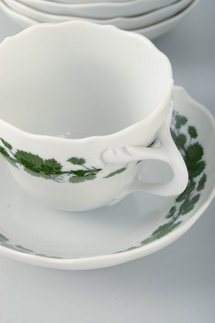 Meissen, Germany. Six Green Vine-Leaf Pattern porcelain mocha cups with saucers. 20th century. - 3