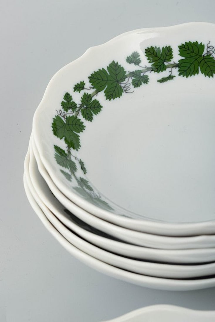 Meissen, Germany. Six Green Vine-Leaf Pattern porcelain mocha cups with saucers. 20th century. - 4