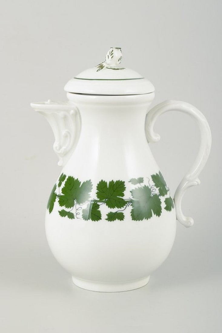 Meissen, Germany. Green Vine-Leaf Pattern porcelain coffee pot with lid. 20th century. (1 of 4)